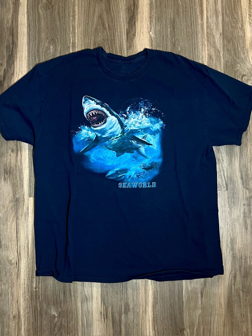 Vintage Y2K Navy Seaworld Shark Graphic Print T-shirt Size XL